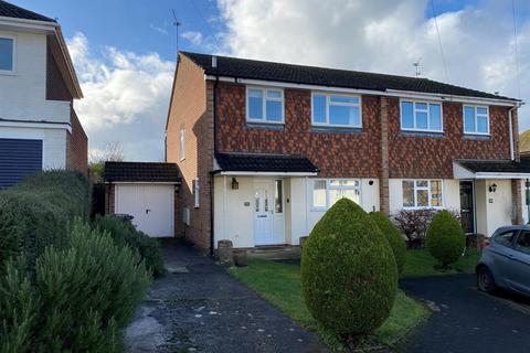 3 bed property, in Strathcona Avenue, £530,000