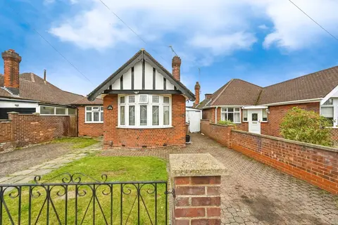 3 bed property, in Welbury Avenue, £485,000