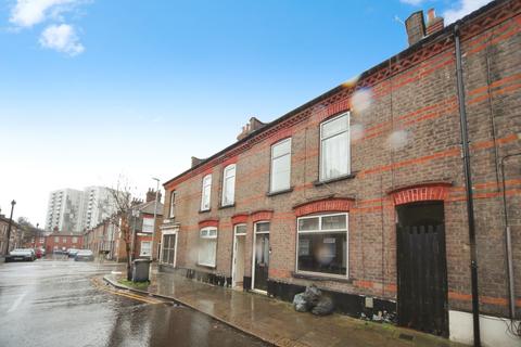 3 bed property, in Cambridge Street, £310,000