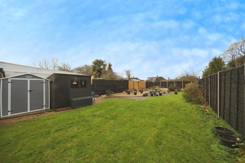 2 bed property, in Abingdon Road, £357,700