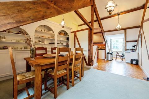 2 bed property, in Fore Street, £165,000
