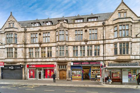 1 bed property, in Bridge Street, £75,000