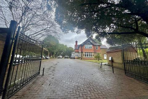 9 bed property, in Hurnford Close CR2, £1,800,000