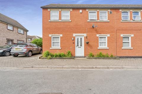 2 bed property, in Loxwood Close, £380,000