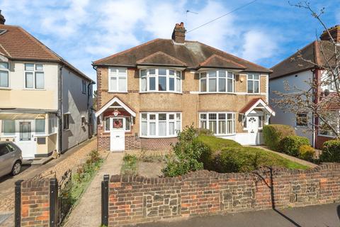 3 bed property, in Dene Avenue, £675,000