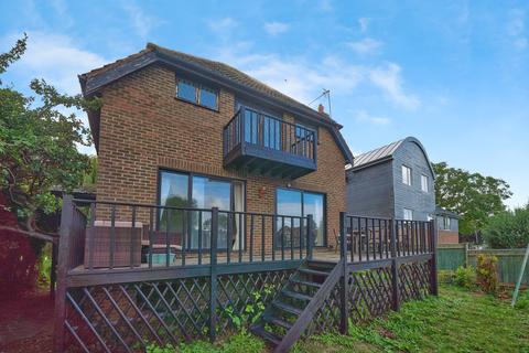 4 bed property, in Friary Island, £800,000