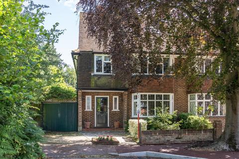 4 bed property, in Holland Avenue, £1,300,000