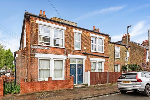 2 bed property, in Balvernie Grove, £550,000