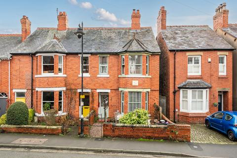 3 bed property, in Roft Street, £265,000