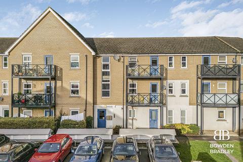 2 bed property, in Glandford Way, £240,000