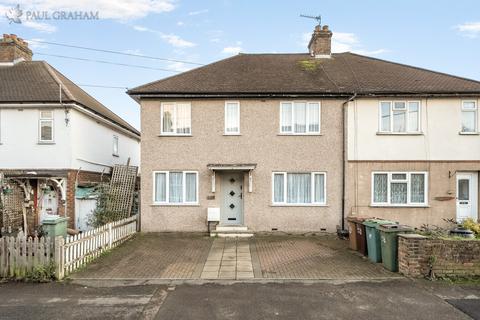 4 bed property, in St. Johns Road, £500,000