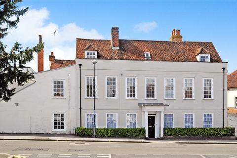 8 bed property, in Chipping HIll, £1,300,000