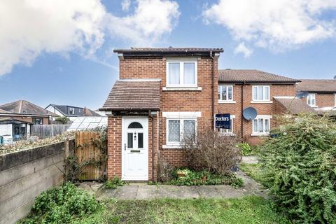 2 bed property, in Tawny Close, £350,000