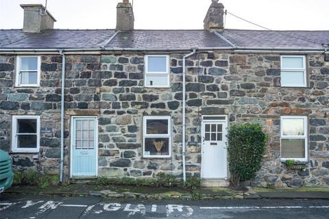 2 bed property, in Clynnogfawr, £150,000