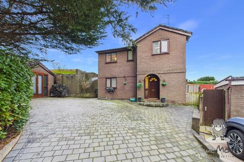 4 bed property, in Moray Close, £365,000