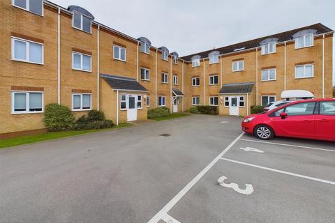 2 bed property, in Langdale Court, £90,000