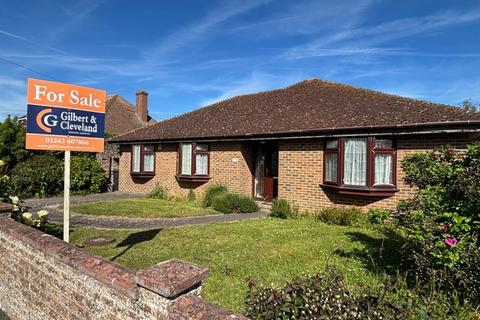 3 bed property, in Bonnar Road, £495,000