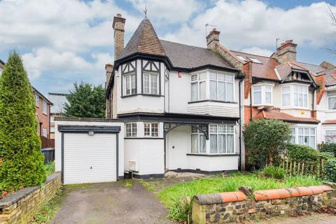 4 bed property, in Woodlands Avenue, £950,000