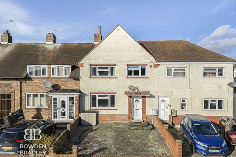 3 bed property, in The Drive, £425,000