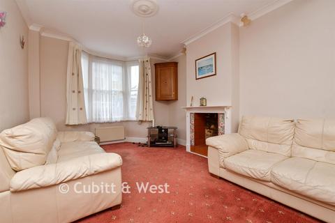 2 bed property, in Purley Road, £350,000