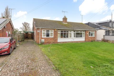 2 bed property, in South Street, £300,000
