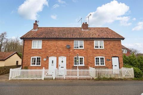 2 bed property, in New Street, £185,000