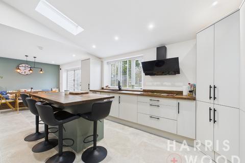 4 bed property, in Butlers Way, £500,000