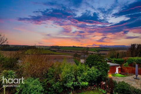 4 bed property, in Main Road, £715,000