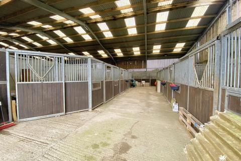 5 bed property, in Tavernspite, £700,000
