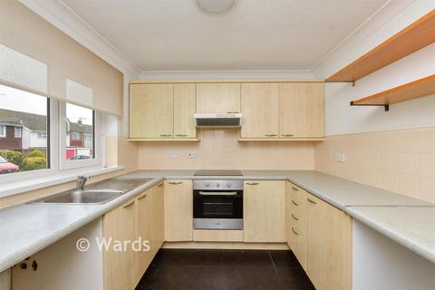 3 bed property, in Fairfield Road, £200,000
