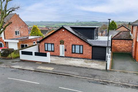 5 bed property, in Park Drive, £425,000