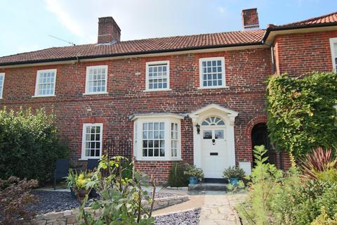 4 bed property, in Highfield, £590,000