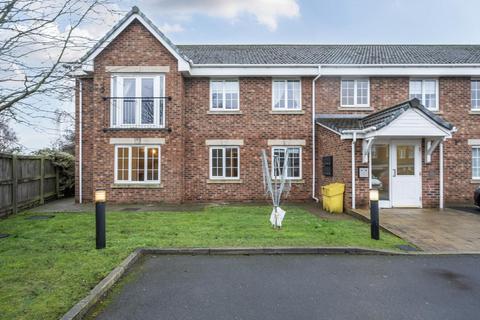 2 bed property, in Moat Way, £100,000