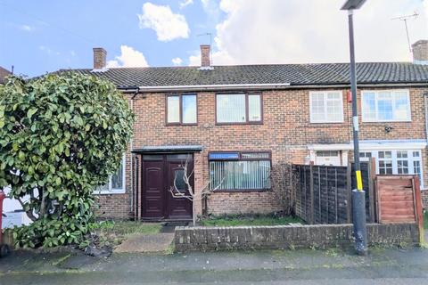 3 bed property, in Long Readings Lane, £400,000