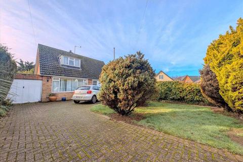 2 bed property, in Kirkhurst Close, £325,000