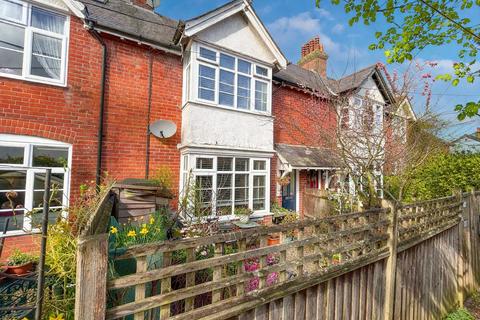2 bed property, in Pikes Hill, £395,000