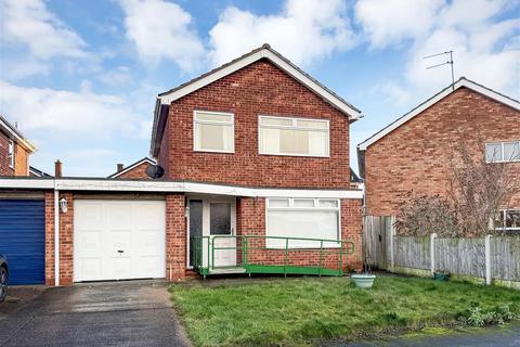 3 bed property, in Willow Close, £295,000