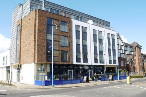 1 bed property, in Darkes Lane, £280,000