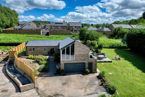 3 bed property, in Old Coach Road, £875,000
