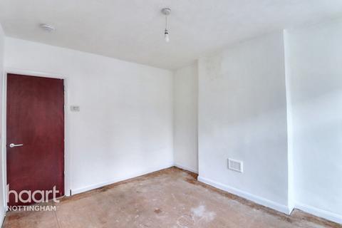 3 bed property, in Hendon Rise, £140,000