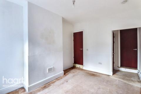 3 bed property, in Hendon Rise, £140,000