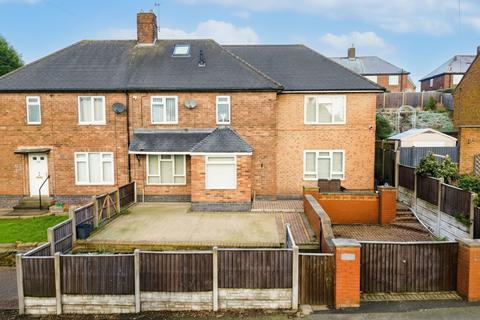 5 bed property, in Arnold Road, £325,000