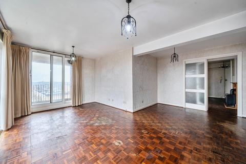 2 bed property, in Green Vale, £415,000
