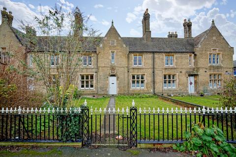 3 bed property, in Abbey Terrace, £350,000