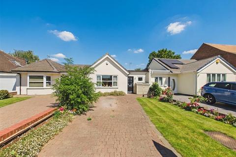 2 bed property, in Howletts Lane, £600,000