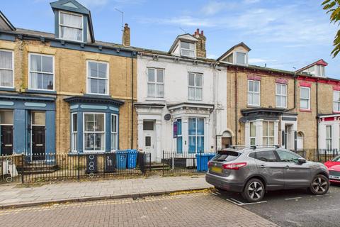 6 bed property, in Coltman Street, £150,000