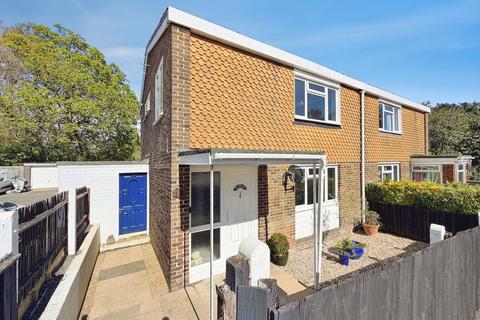 3 bed property, in Beaulieu Road, £300,000