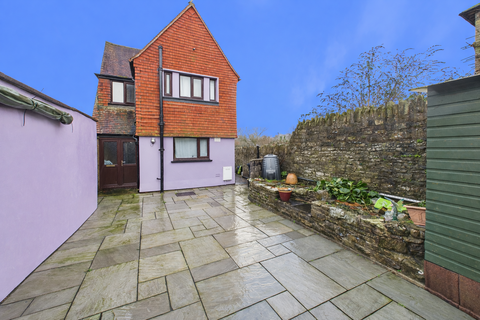3 bed property, in High Street, £325,000