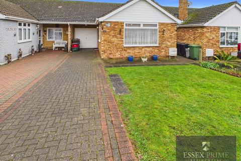 2 bed property, in Jubilee Avenue, £235,000
