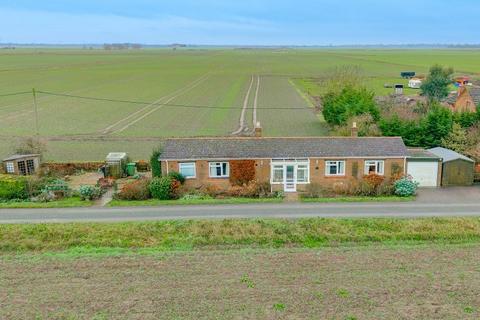 2 bed property, in Horsehead Drove, £160,000